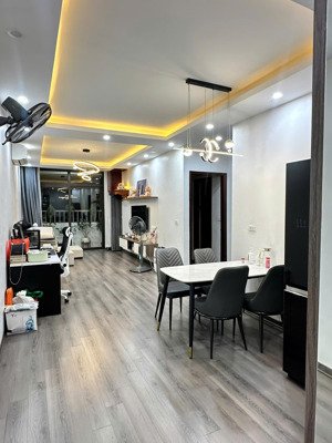cần bán căn 2 phòng ngủ 81.5m2 tại chung cư vov mễ trì