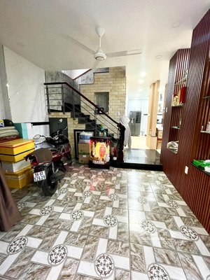 gần landmark 81! bán nhà (4x15m) 4 tầng mới cứng hẻm 5m 1 trục - 4pn5wc. gía 10tỷ5 còn thương lượng