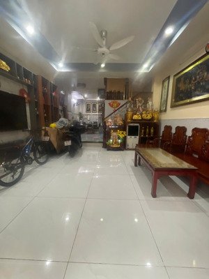 hxh thông cộng hoà, p13, tb. dt: 5x11, trệt lửng 2 lầu st.