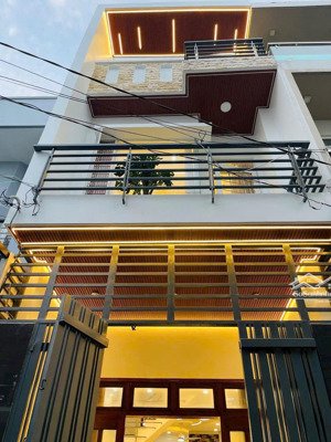 nhà sổ hồng chính chủ mới xây 3 tầng (3,3 x 13m) 3pn - sân thượng 1 sẹc lê văn qưới