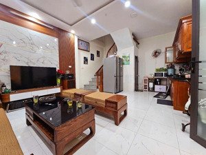 bán nhà phú lãm tặng nội thất. gần trường học đại nam.