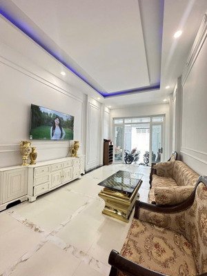 bán nhà chính chủ nguyễn hữu tiến, dt 4mx17m, đúc 3.5 tấm, nhà còn mới, giá 8.9 tỷ ( bớt ít)