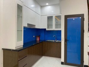 ô tô đỗ phố trương định nhà đẹp 2 thoáng mới ở ngay 47mx5t giá nhỉnh 8 tỷ thang máy nhập khẩu