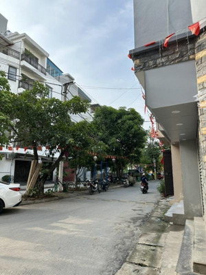 nhà 5.5 tầng dân xây x45m2 oto qua nhà , cách ga nhổn 600, ql32 200m