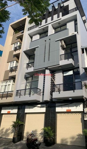 bán chdv 40 phòng 3 tầng, hẻm nhựa 8m dt: 13x23m giá 30 tỷ thu nhập 1,4 tỷ/năm