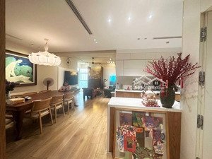 bán căn hộ tầng trung tòa e5 ciputra sửa chữa đẹp