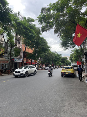 bán nhà mặt đường văn cao, vị trí đẹp, giá đầu tư chỉ 17,2 tỷ