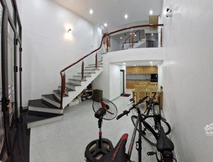 bán nhà riêng đông ngạc, giá 5,6 tỷ, 30m2- 4,5 tầng, 3 ngủ,4 vệ sinh full nội thất, sổ đỏ chính chủ