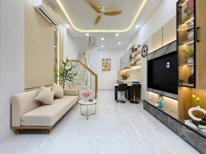 sốc! nhà chỉ 1 tỷ -2 lầu- gần bệnh viện lãng binh thăng- mua là ở ngay- tân hóa, quận 11