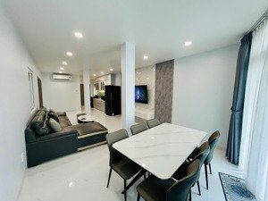 cho thuê căn hộ 3 phòng ngủ ở trung tâm nguyễn thái bình, quận 1