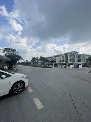 tôi chính chủ bán đất dương nội hà đông 62 x mt 4m 2 ô tô tải tránh, ngay chợ la cả. kđt dương nội