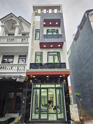 bán nhà khu phú hồng thịnh 8, nhà mới 1 trệt 2 lầu, full nội thất. giá chỉ 4,4ty, sổ hoàn công.