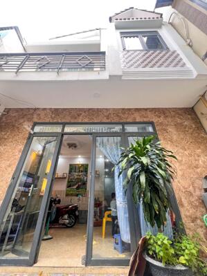 Bán nhà lầu đúc 4 phòng ngủ gần công viên lưu hữu phước giá 2,59 tỷ