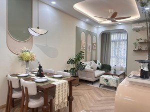 bán căn hộ cao cấp sky garden phú mỹ hưng giá rẻ. xem nhà lh: thanh thuý