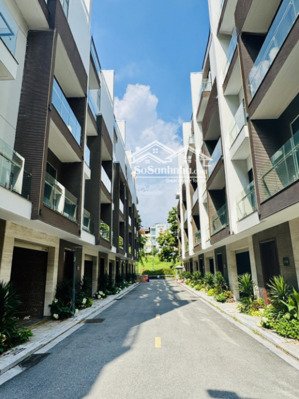 duy nhất căn liền kề 6 tầng cách cầu chương dương 200m, 25 tỷ, 80m2, mặt tiền 8m. pháp lý uy tín.