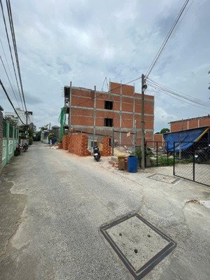 bán lô góc 2 mt gần chợ ba bầu