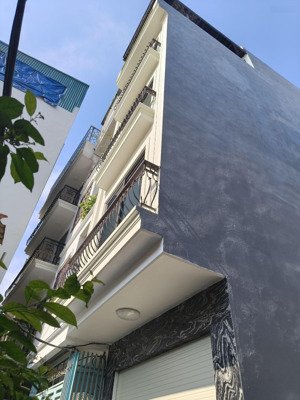 5.5 tỷ nhà 5 tầng mới tại nguyễn lam, chu huy mân