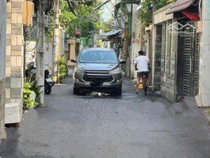 nhà mới đúc 5 tầng hẻm xe hơi 5m đang cho thuê 16tr/th thông cách 50m ra mặt tiền 30m2 giá 4 tỷ 8