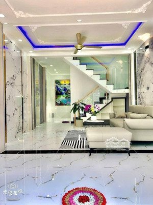 nhà riêng hẻm xe tải 7m. 10m thẳng ra quốc lộ 13. thông thoáng thuận tiện