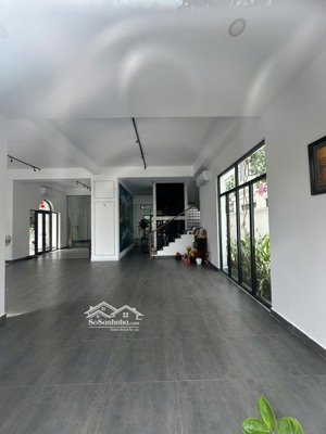 chủ gửi bán nhanh căn nhà phố 135m2 mặt tiền 11m gần trường học, công viên giá chỉ với 25,6 tỷ btp