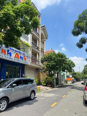 chính chủ cho thuê nhà nguyên căn nhà lớn 8 x 16m, 1 trệt, 4 lầu đường s3, tân phú. gần aeon mall