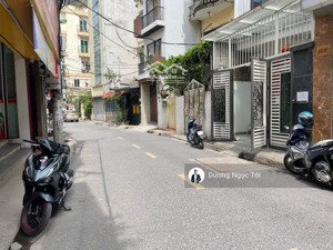 7 chỗ vào nhà,mặt đường kinh doanh ,chính chủ bán nhà cầu giấy,hn 145m2,xây tòa văn phòng siêu đẹp.