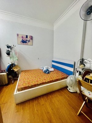 tôn đức thắng ô tô tránh kinh doanh đỉnh gần phố lô góc