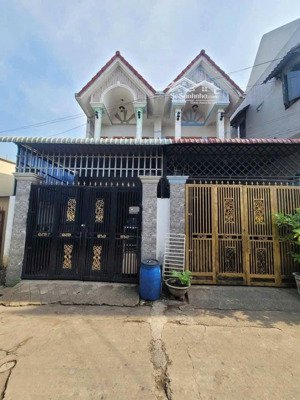 bán nhà sổ riêng đông hoà dĩ an giá 3ty990 đường ô tô 6m