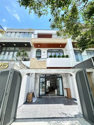 nhà đẹp full nội thất đường 18m khu đô thị mỹ gia