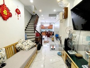 chính chủ bán nhà phố đội cấn.dt 54.1m x 5 tầng 1 tum. lô góc. thoáng sáng. giá 11.5 tỷ