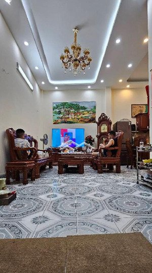 siêu phẩm nhà đẹp ngã tư ô chợ dừa tt đắc địa. dt 60m. vị trí cực hiếm gần các trường đh bách khoa