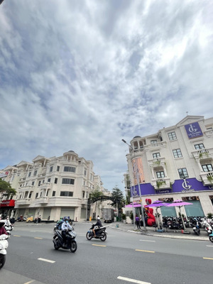 bán nhanh căn mặt tiền phan văn trị hoàn thiện có thang máy, vị trí đẹp đang có sẵn hợp đồng thuê