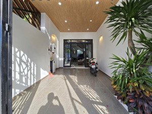 nhà 3 tầng 3 mê đường 7m5 phú xuân 9 . hoà minh
- diện tích 68m2 hướng tây bắc