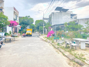 bán lô cạnh công viên thông trần đại nghĩa. hướng nam sạch đẹp khu đông trà. giá 3.7 tỷ: 