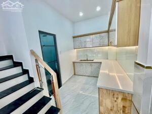 BÁN GẤP NHÀ HOÀN CÔNG 1 TRỆT MỘT LẦU CÓ SÂN THƯỢNG SHR