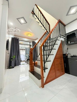 nhà lầu trung tâm quảng trường tỉnh giá quá tốt, phù hợp giá đình trẻ