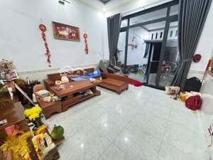 nhà đẹp 95m 1 trệt 1 lầu, 4pn, sân ô tô trung tâm đông hòa dĩ an, hcm mới!