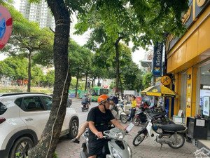 nhà đẹp vị trí đắc địa kinh doanh dòng tiền, bán nhà 3 mặt phố, hn, dt/zalo 