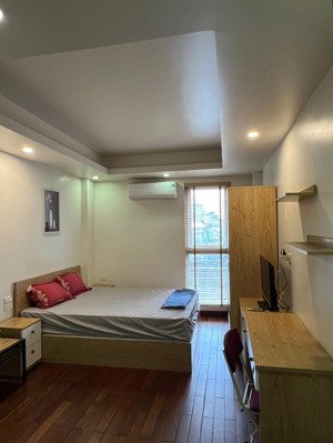 căn hộ studio có thang máy, để xe miễn phí. toà cách hồ gươm 1500m