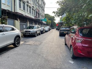 nhà đẹp kim ngưu ô tô vào nhà thang máy hiện đại