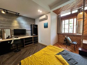 thuê ngay p35m sát q1 tone gỗ trầm thoáng mát phó đức chính bình thạnh gần cầu bông lh 