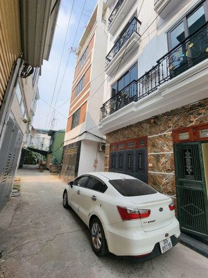 bán nhà 4tx48m2, fun nội thất, ô tô đậu trc nhà, 500m trường đại học thể dục thể thao giá 3,8 tỷ