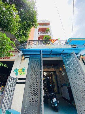 bán nhà sát chợ phạm văn bạch, hẻm 8m thông, 4 tầng, có thang máy, kinh doanh được, 12 tỷ xx tl