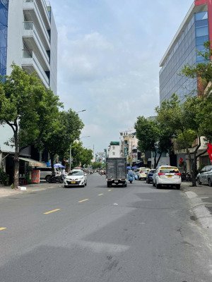 rất gấp - hạ 2 tỷ! mt hoàng hoa thám (đoạn đẹp), bt 4,2x17m - 5 tầng hđt: 65tr/th chỉ còn 24,5 tỷ