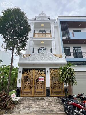 Nhà 1 trệt 2 lầu và sân thượng mâm đúc - Khu Dân Cư Nam Long