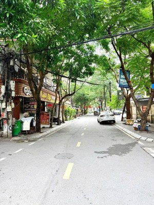 siêu phẩm cầu giấy -6 tầng ngõ thông kinh doanh -ô tô đỗ cửa-full nội thất -giá nhỉnh 15 tỷ