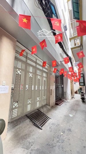 siêu phẩm ccmn 7 tầng thang máy mới koong - 13 phòng khép kín - đầy đủ hệ thống pccc, nội thất xịn