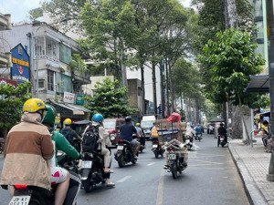 bán gấp nhà mt nguyễn chí thanh q10 dt 8,2m x 28m giá chỉ 350 triệu/m2