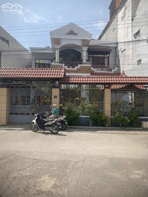 Nhà biệt thự 1 lầu 1 trệt 10 tỷ/200 m2 sổ riêng, hoàn công