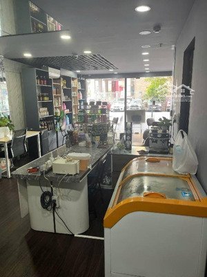 bán gấp shophouse 135m2, 11 tỷ ở phổ quang, p. 2, tân bình, hcm